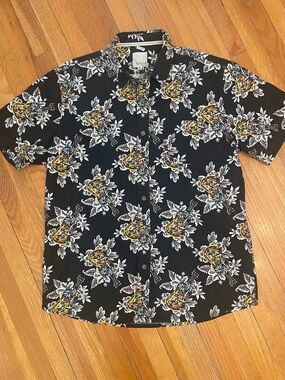 VISITOR PREMIUM Floral Guitar Print Short-Sleeve Festival Goth Button-up Shirt